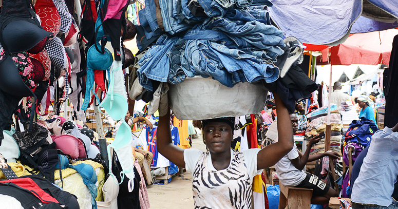 You are currently viewing How A Secondhand Clothing Market In Ghana Is Contributing To Water Pollution | The African Exponent.
