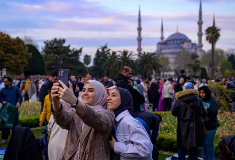 Read more about the article Global Muslim Community Gears Up for Eid al-Fitr as Ramadan Ends